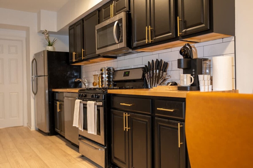 Building Photo - 1255 Raum St NE