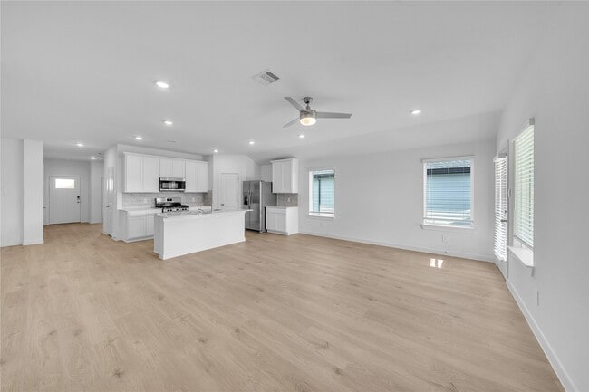 Building Photo - 30715 Wicklow Gdns Dr