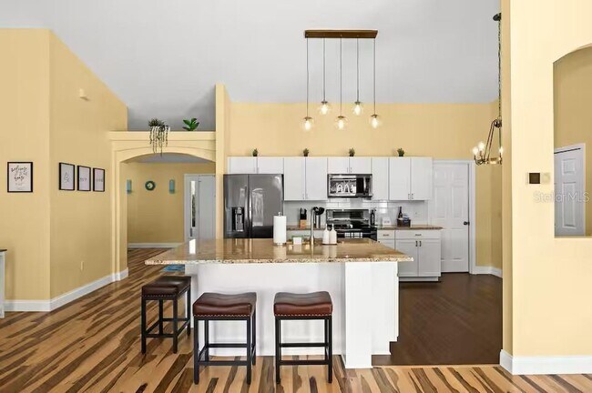 Building Photo - 3 Ryecroft Ln