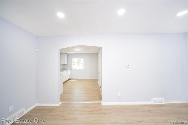 Building Photo - 22675 Santa Maria St