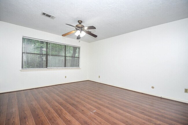 Building Photo - 6702 Spring Leaf Dr