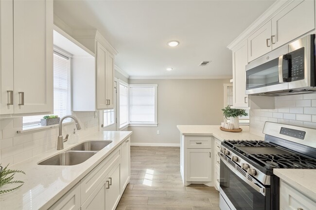 Building Photo - 309 S Magnolia St