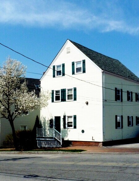 Building entrance - 59 Cumberland Ave