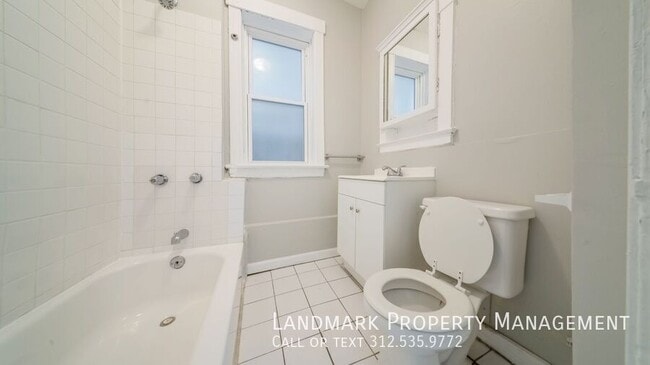 Building Photo - 2132 W Haddon-Unit 1