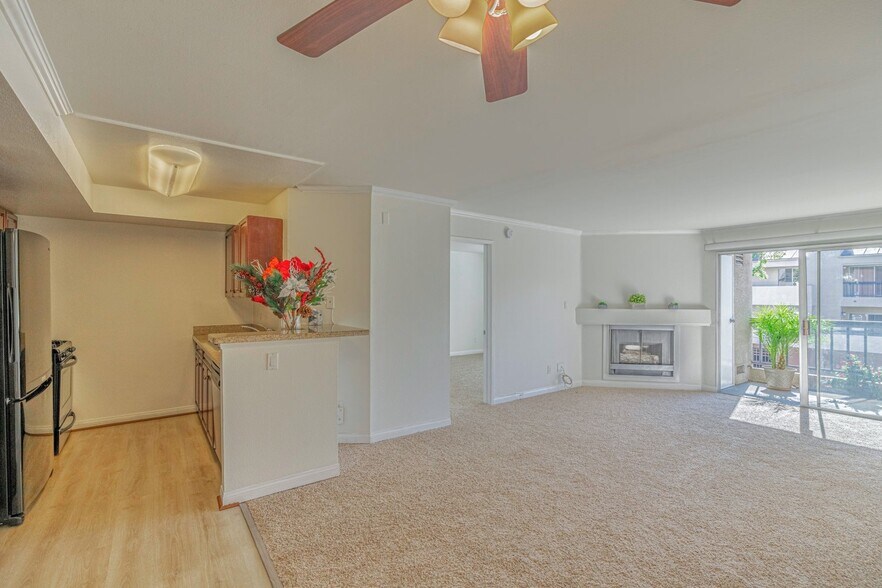 Building Photo - 5535 Canoga Ave
