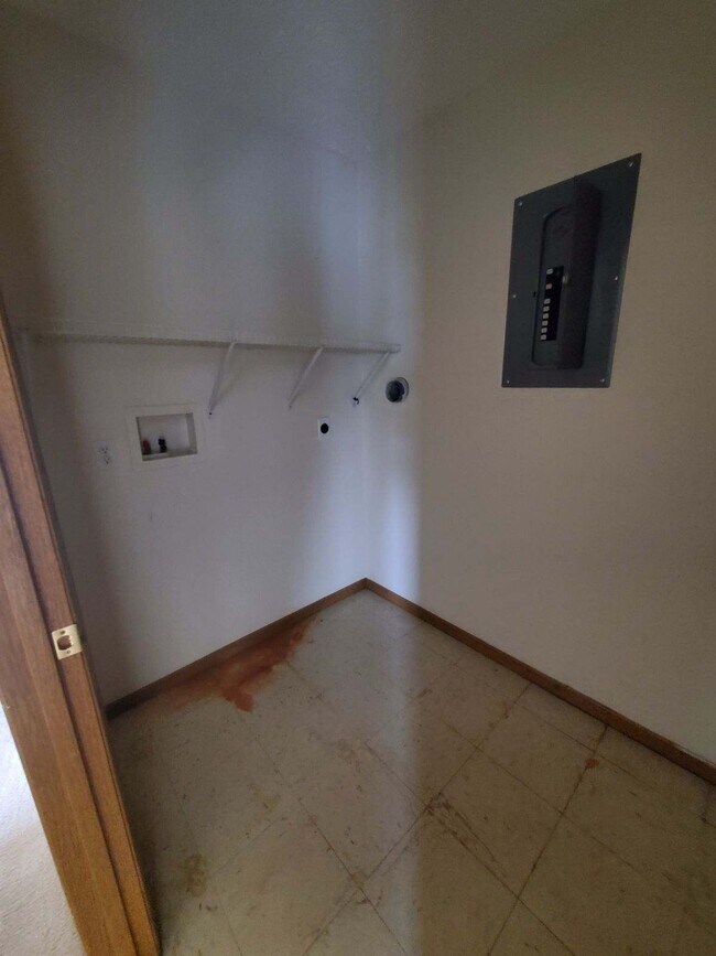 Building Photo - 2022 N Section St