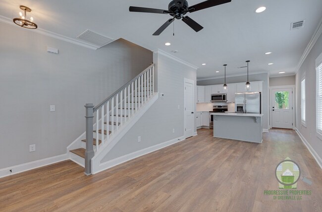 Building Photo - 10 Howard St