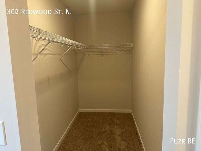 Building Photo - 316 Redwood St N