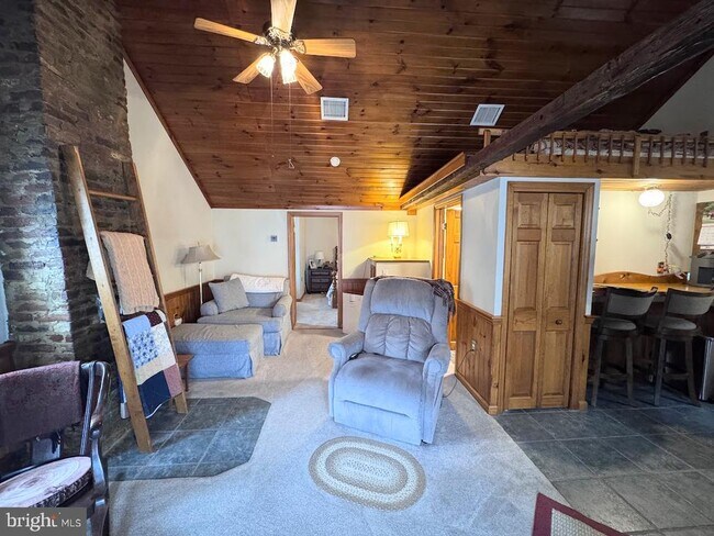 Building Photo - 2209 Shartlesville Rd