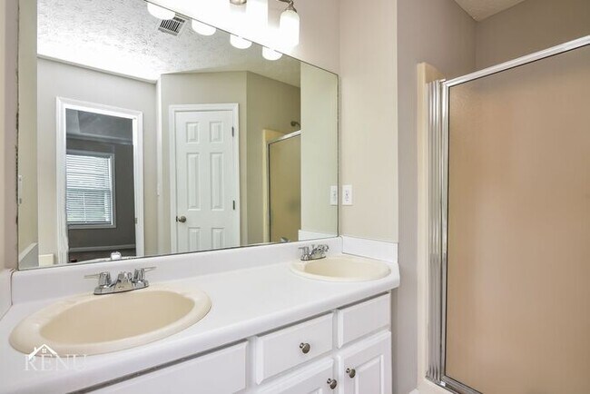 Building Photo - 1630 Rose Pointe Dr