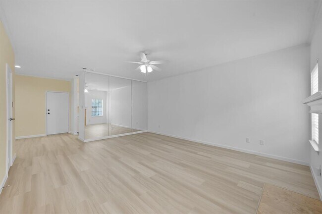 Building Photo - 9850 Pagewood Ln