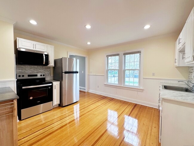 Building Photo - 826 Black Rock Tpke