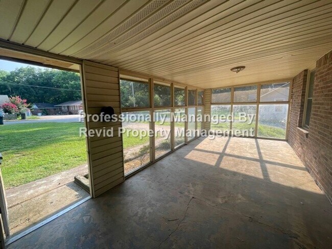 Building Photo - 3541 Stuart Rd