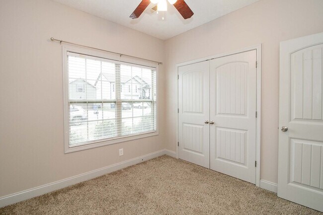 Building Photo - 1271 Eagle's View Dr