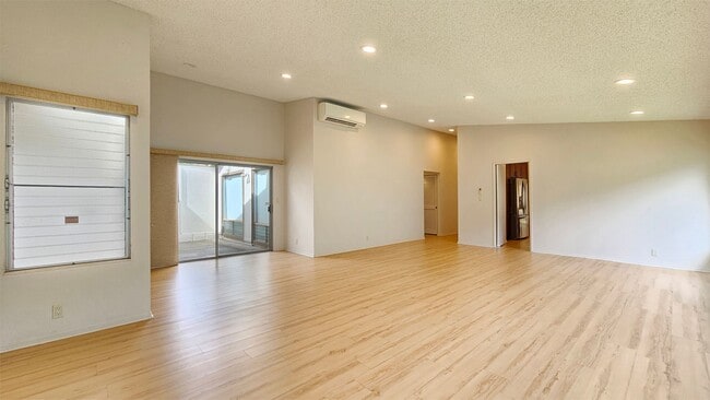 Building Photo - Waipio Gentry - beautifully renovated 3 be...