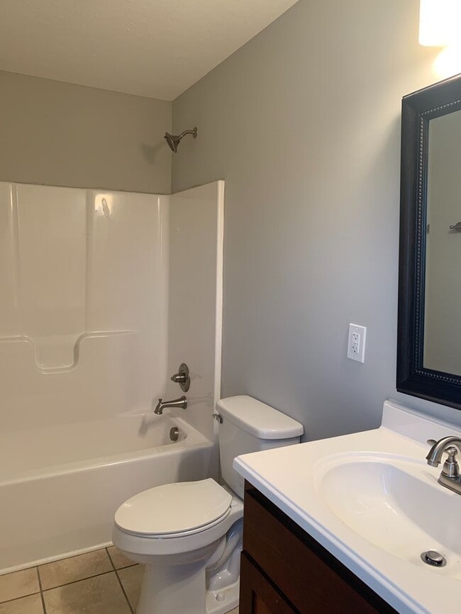 Building Photo - Adorable Tullahoma Home!