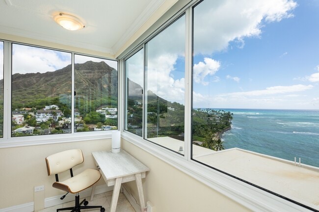 Building Photo - 3065 Kalakaua Ave