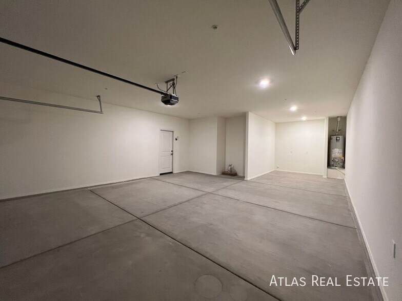 Building Photo - 13046 N Murray Dr