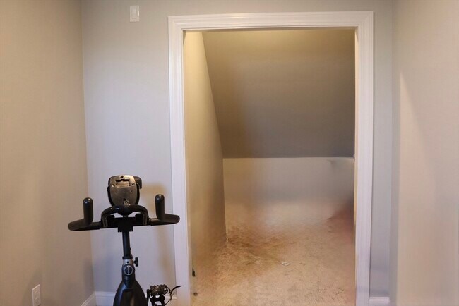 Building Photo - 10 Cushing St