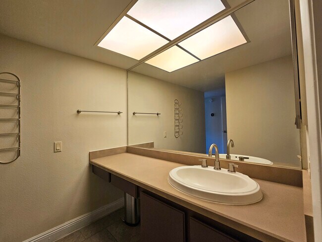 Building Photo - 2160 S Palm Canyon Dr