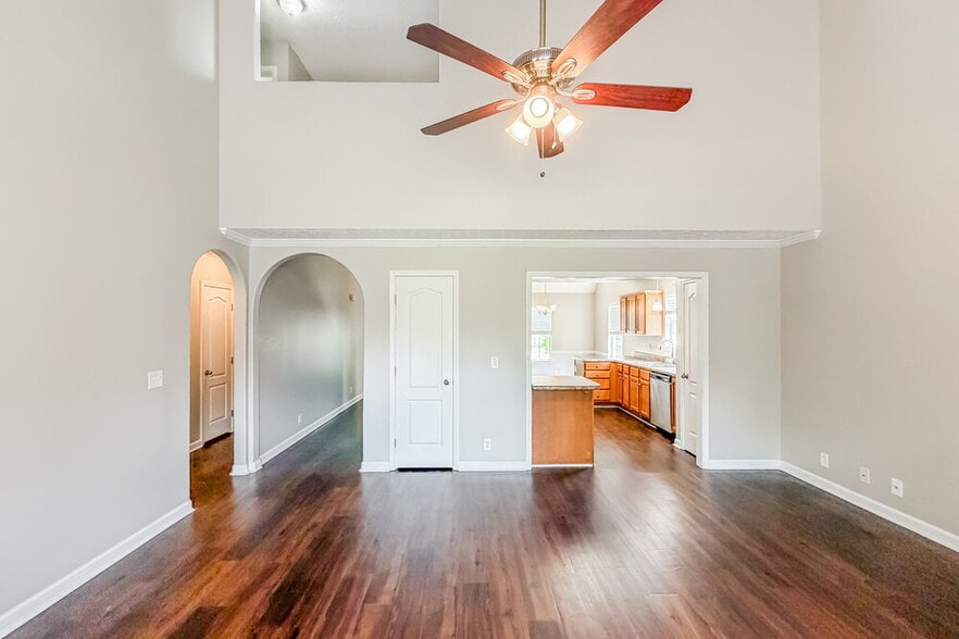 Building Photo - 2816 Windcrest Tr