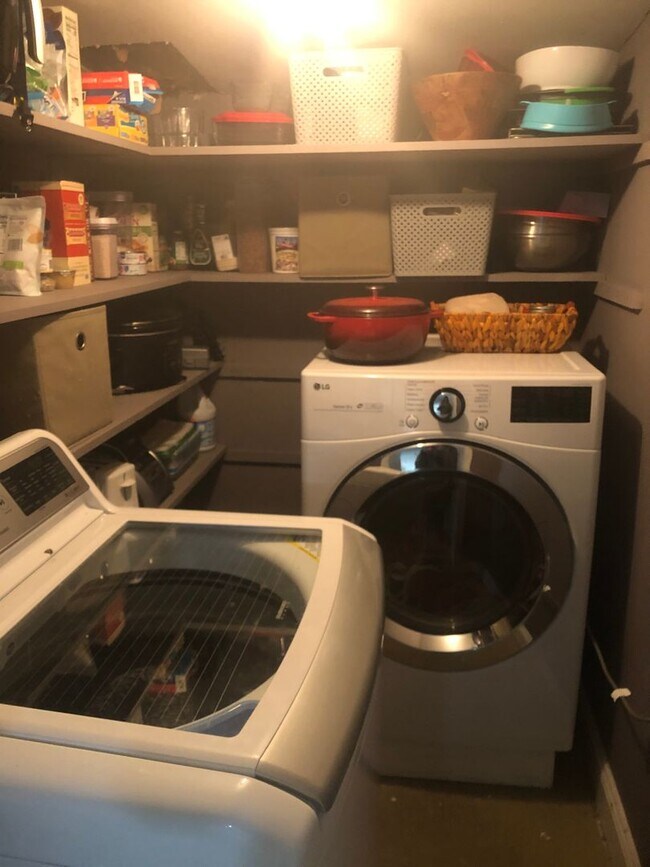 Building Photo - One Block From The Avenue! Perfect 2-Bedro...