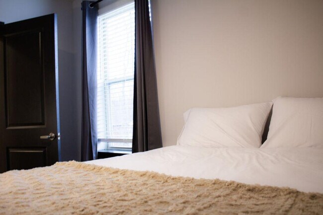 Building Photo - 1439 N Telluride St