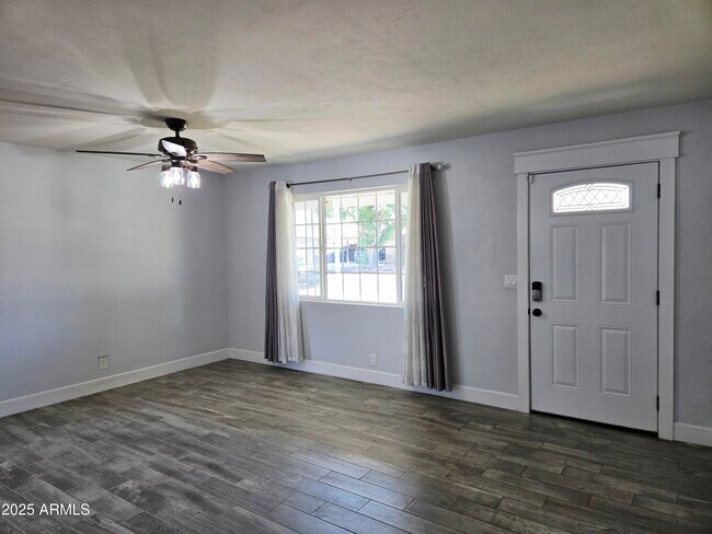 Building Photo - 3039 W Bloomfield Rd