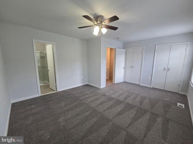 Building Photo - 15040 Cherrywood Dr