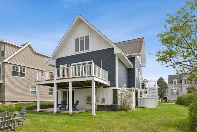 Building Photo - 572 Ocean Ave