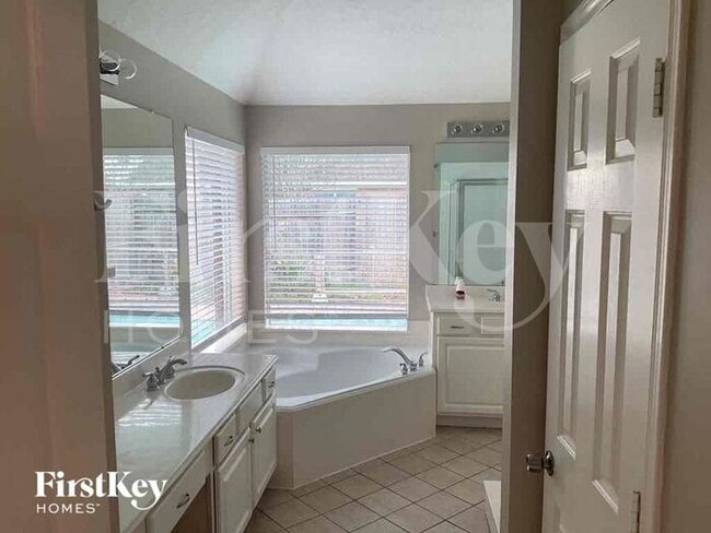 Building Photo - 14518 Wadlington Dr