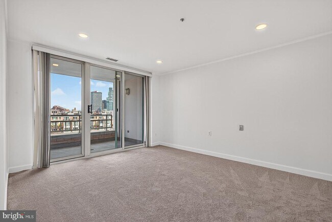 Building Photo - 100 Harborview Dr