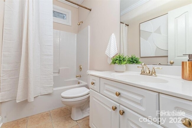 Building Photo - 3439 12 Oaks Pl