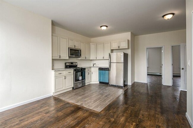 Primary Photo - 166 Armstrong Ave