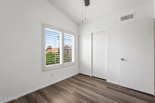 Building Photo - 4529 E Bluefield Ave