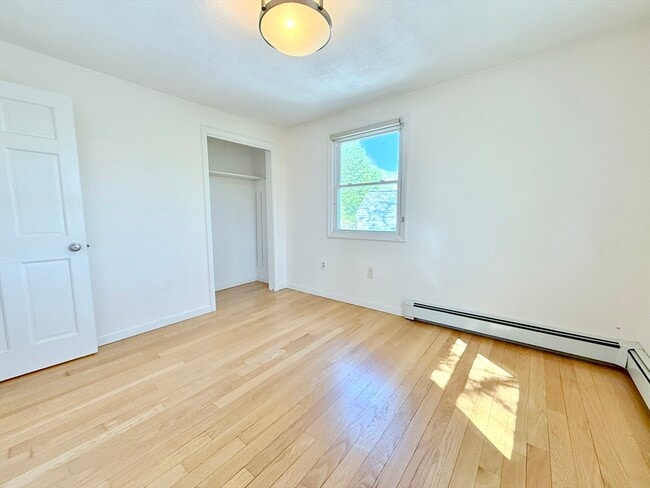 Building Photo - 6 Larch St