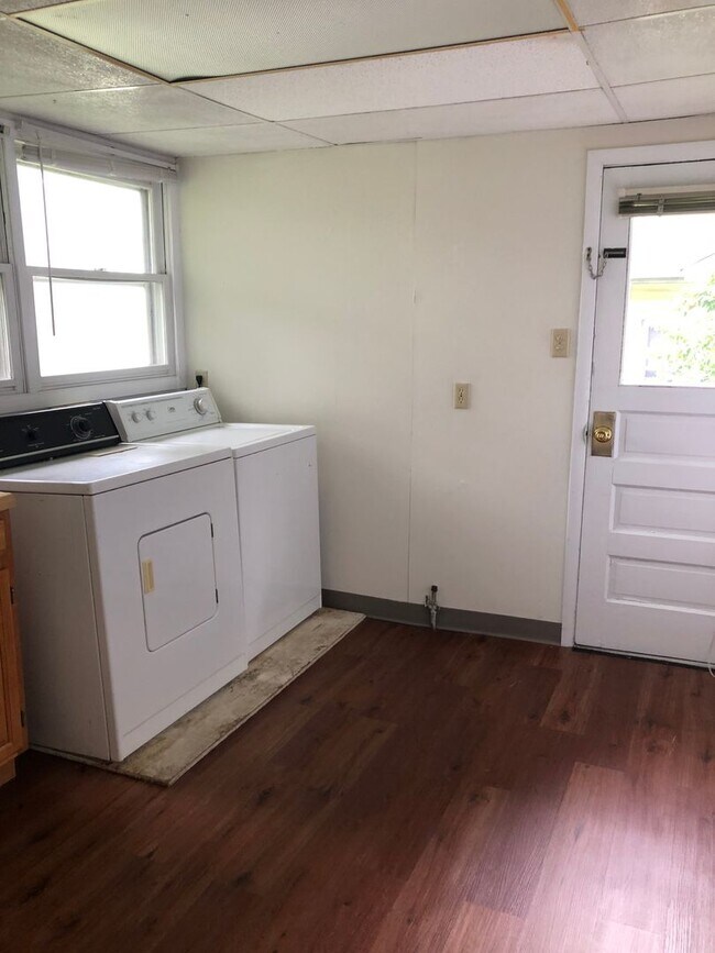 Building Photo - 1213 N Washington St