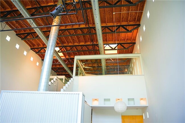Building Photo - 1024 Hemphill Ave NW