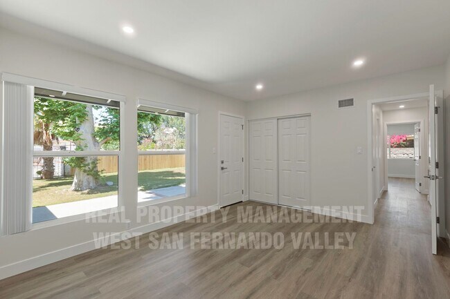 Building Photo - Beautifully Remodeled Single Family Home with Pool