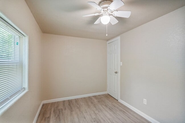 Building Photo - 1000 Qualia Dr