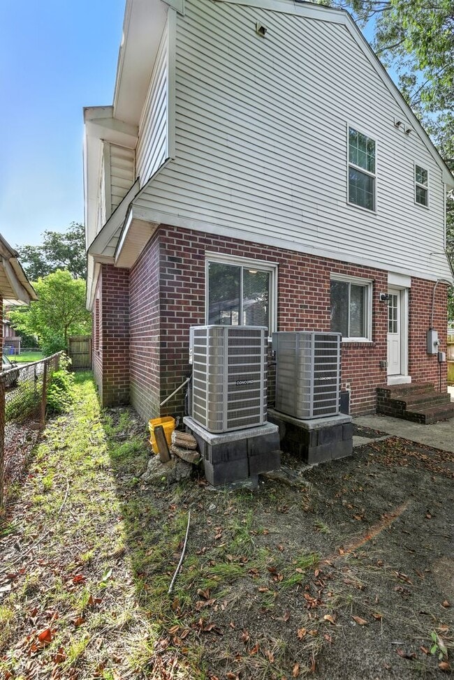 Building Photo - 931 Kenton Ave