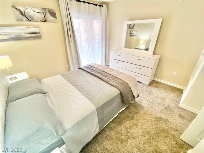 Building Photo - 39 E Agate Ave