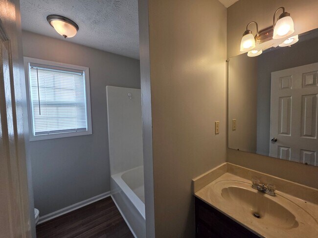 Building Photo - 1/2 OFF 1st Month's Rent!!