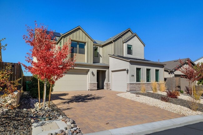 Building Photo - Beautiful 4BR/4BA home in the gated Copper View community. Features spacious living areas, mounta...
