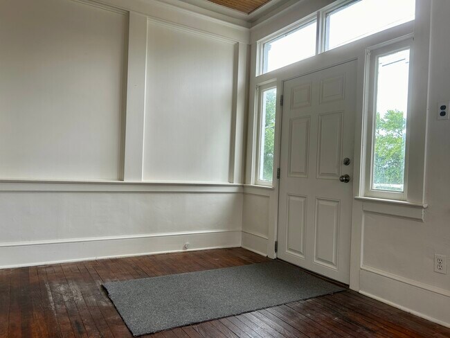 Sunroom entryway - 15 E Gay St