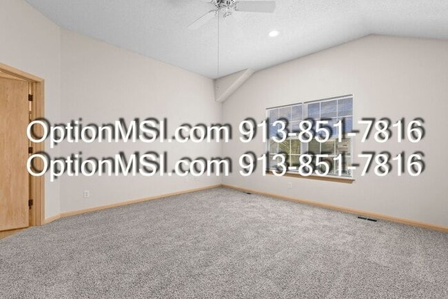Building Photo - Well Maintained Half Duplex