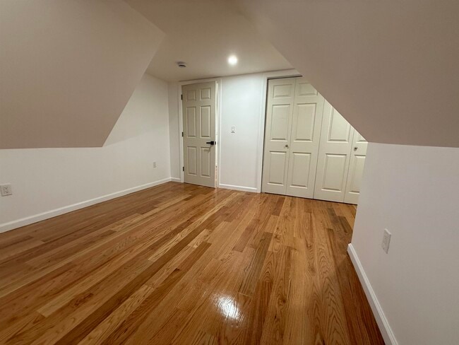 Building Photo - 23 E 44th St