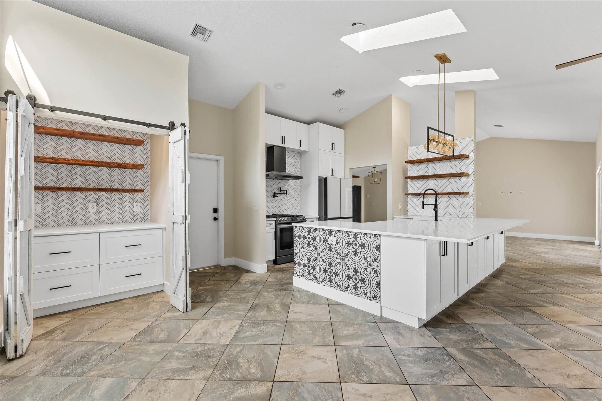 Building Photo - 1021 Corallita Ct