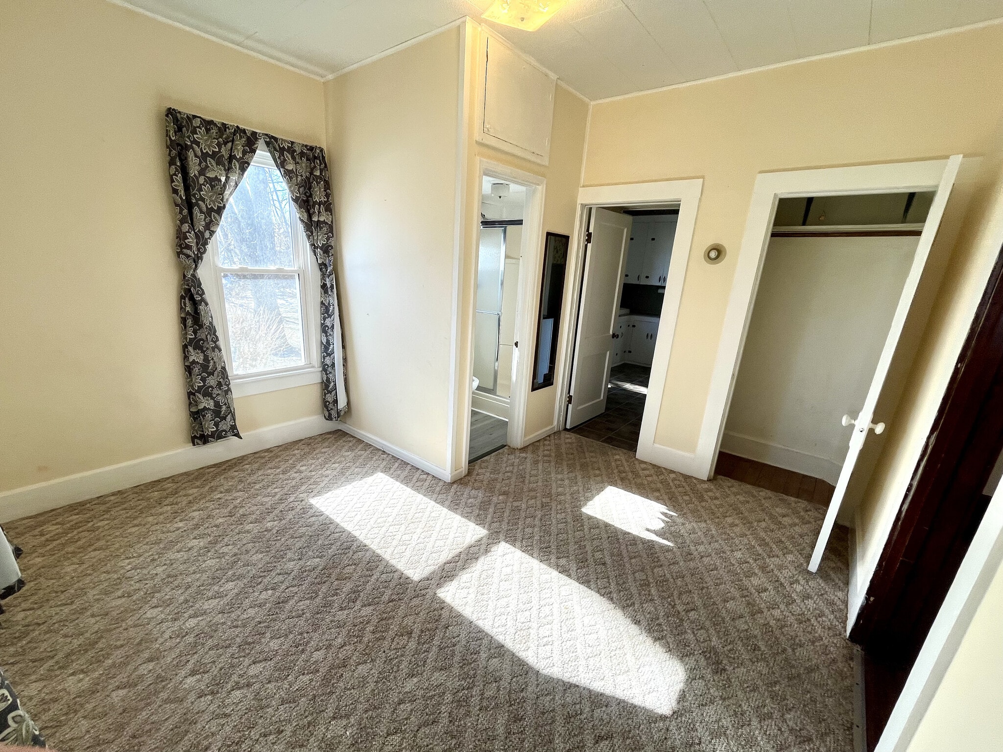 Building Photo - 221 N 7th St