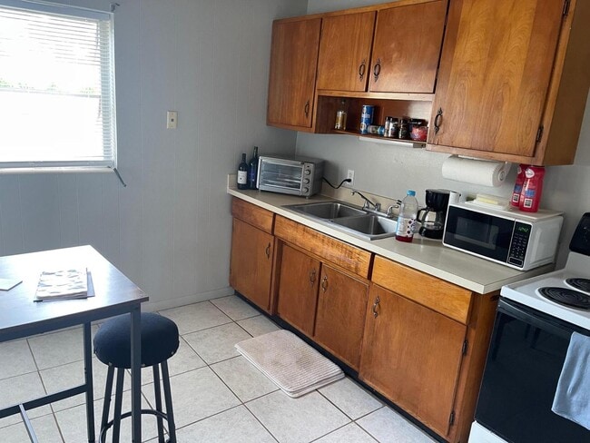 Building Photo - 2095 Pineapple Ave